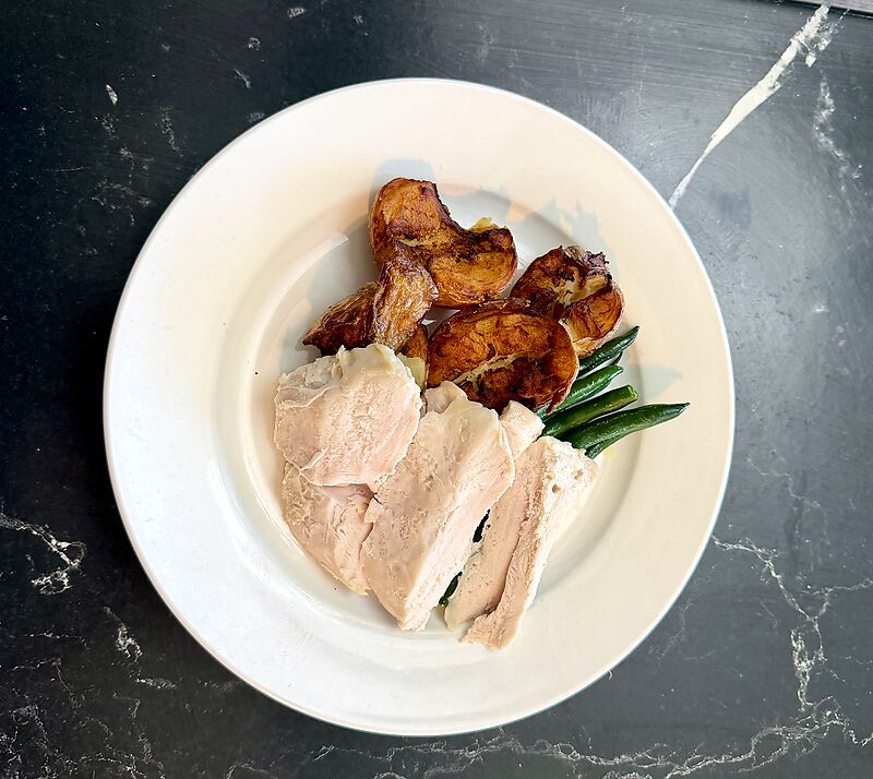Roast chicken with crispy potatoes and green beans