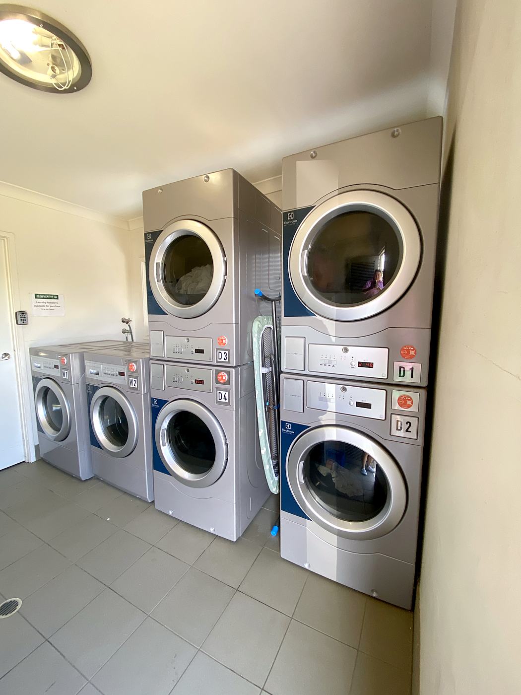 Commercial guest laundry