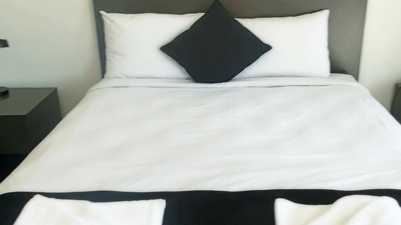 Deluxe Queen room at Dooleys Hotel Springsure, crisp white linen and a black runner